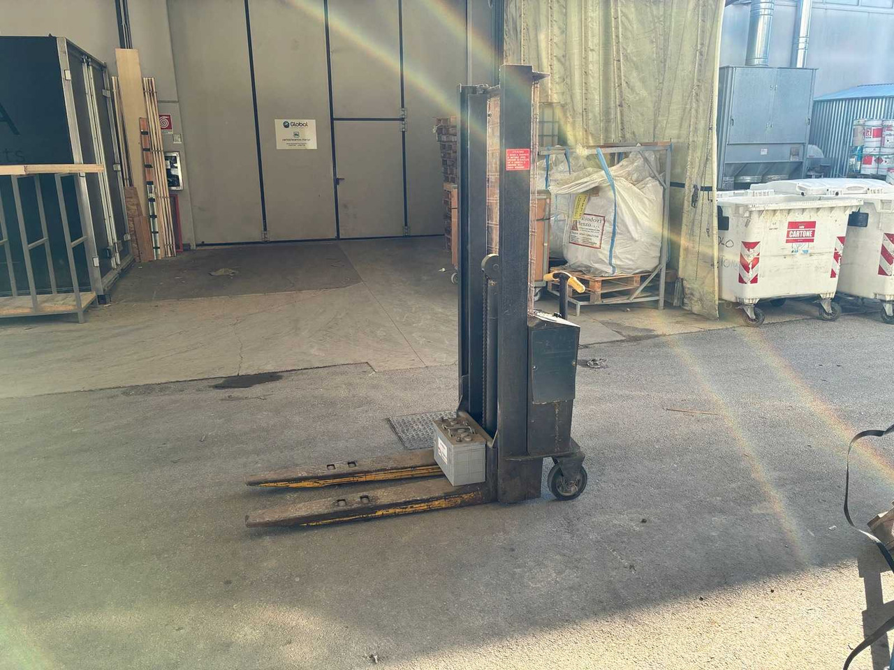 FORKLIFT - Forklift: picture 2 FORKLIFT - Forklift: picture 2