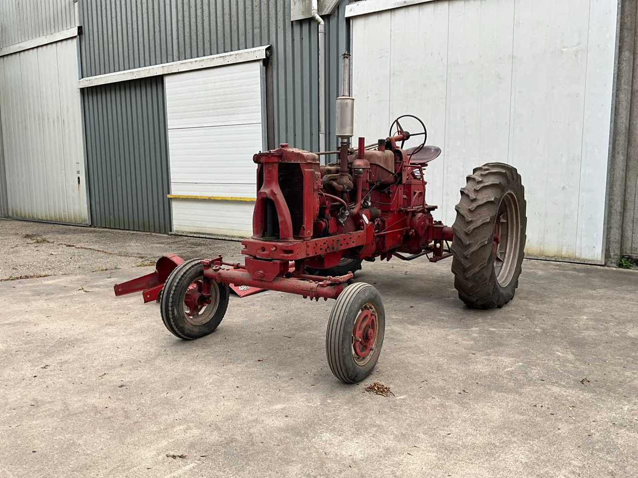 Farmall 400 “Benzine” - Farm tractor: picture 1 Farmall 400 “Benzine” - Farm tractor: picture 1