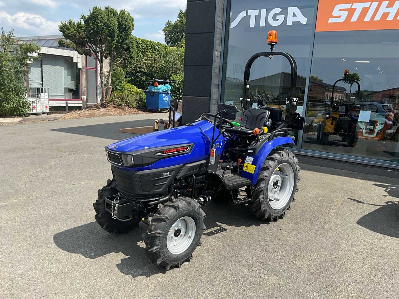 Farmtrac 26 - Compact tractor: picture 2 Farmtrac 26 - Compact tractor: picture 2