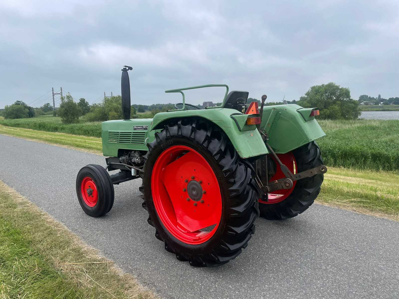 Fendt 102 S - Farm tractor: picture 4 Fendt 102 S - Farm tractor: picture 4