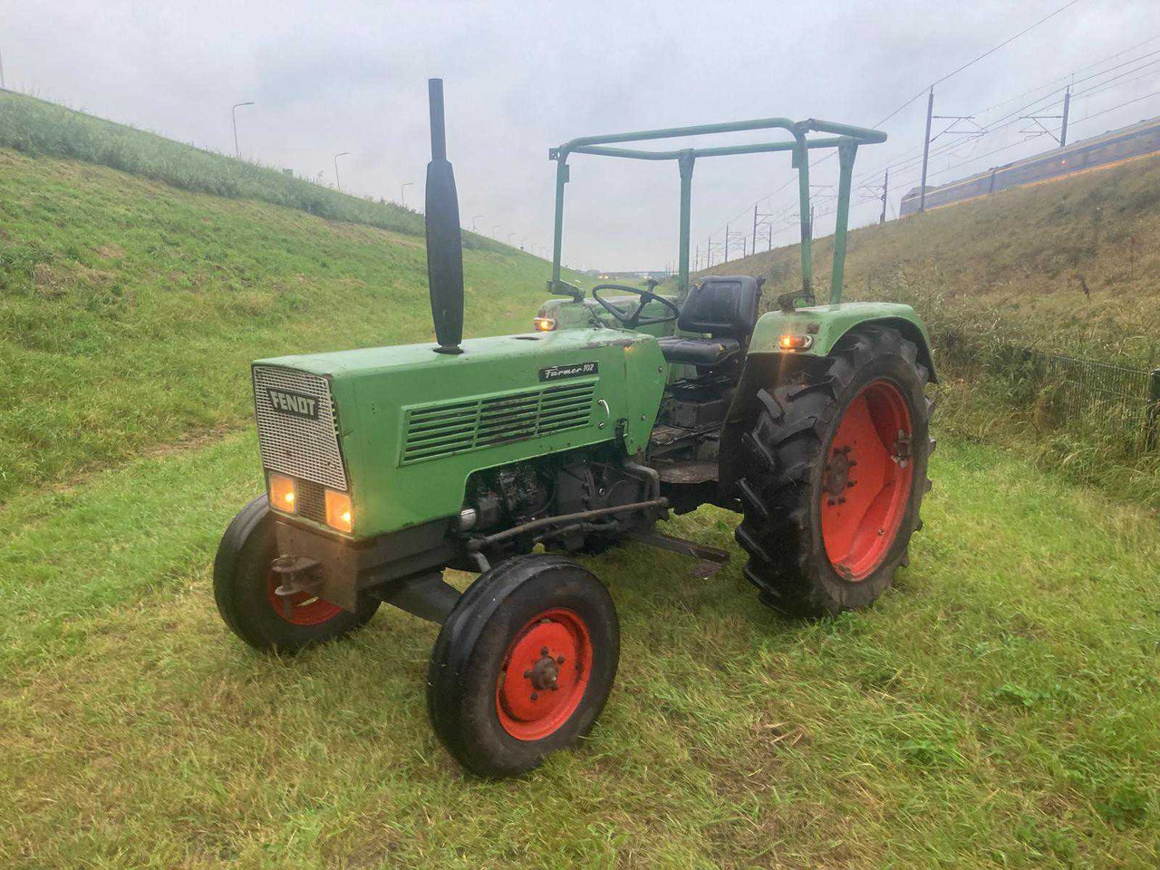 Fendt Farmer 102 - Farm tractor: picture 1 Fendt Farmer 102 - Farm tractor: picture 1