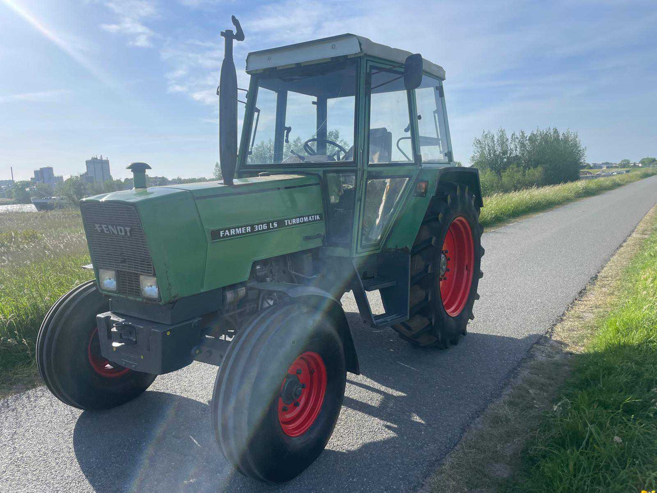 Fendt Farmer 306LS - Farm tractor: picture 1 Fendt Farmer 306LS - Farm tractor: picture 1