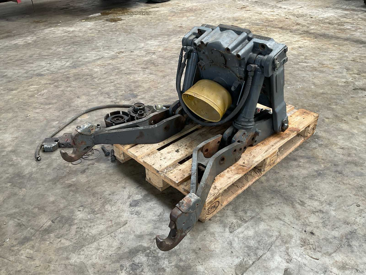 Fendt - Front loader for tractor: picture 2 Fendt - Front loader for tractor: picture 2
