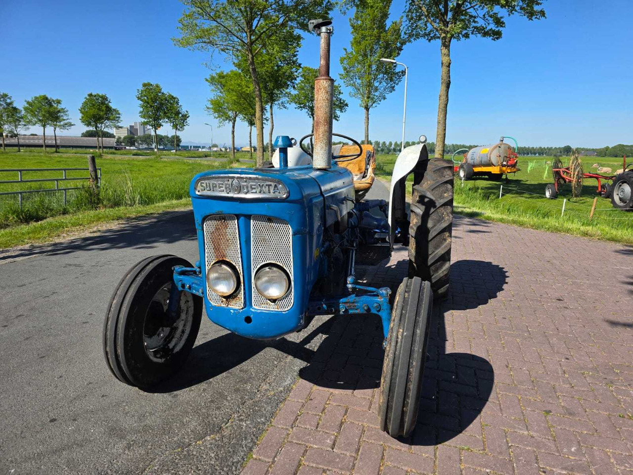 Ford Dexta - Farm tractor: picture 4 Ford Dexta - Farm tractor: picture 4