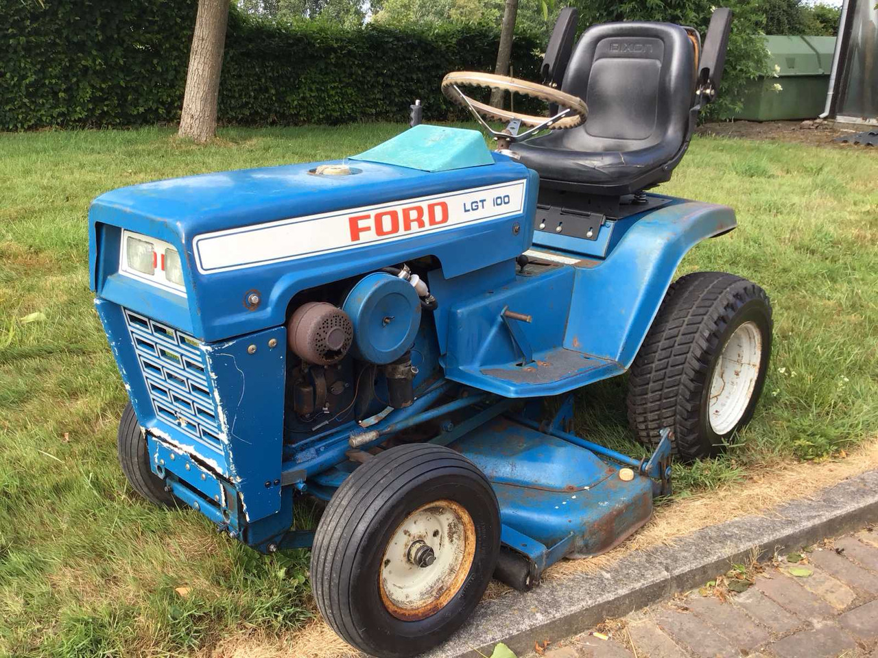 Ford LGT 100 Oldtimer - Garden mower: picture 1 Ford LGT 100 Oldtimer - Garden mower: picture 1