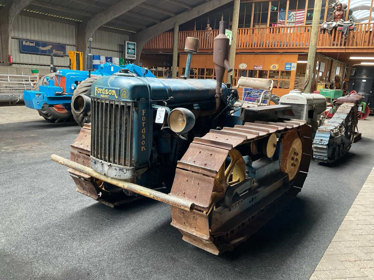 Fordson County Crawler, E27N, P6 - Farm tractor: picture 1 Fordson County Crawler, E27N, P6 - Farm tractor: picture 1