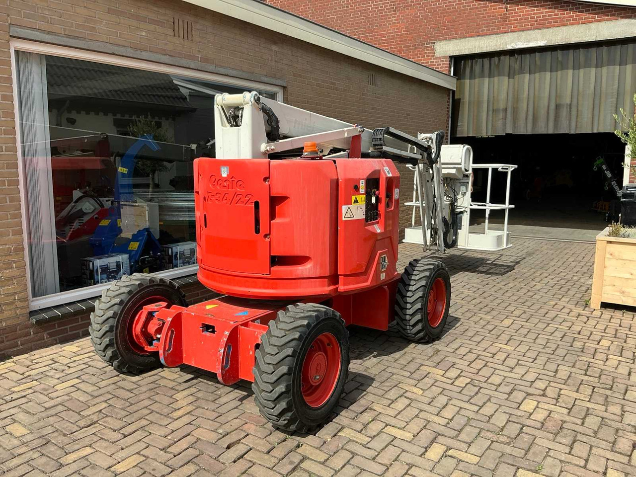 Genie Z-34/22 - Aerial platform: picture 1 Genie Z-34/22 - Aerial platform: picture 1