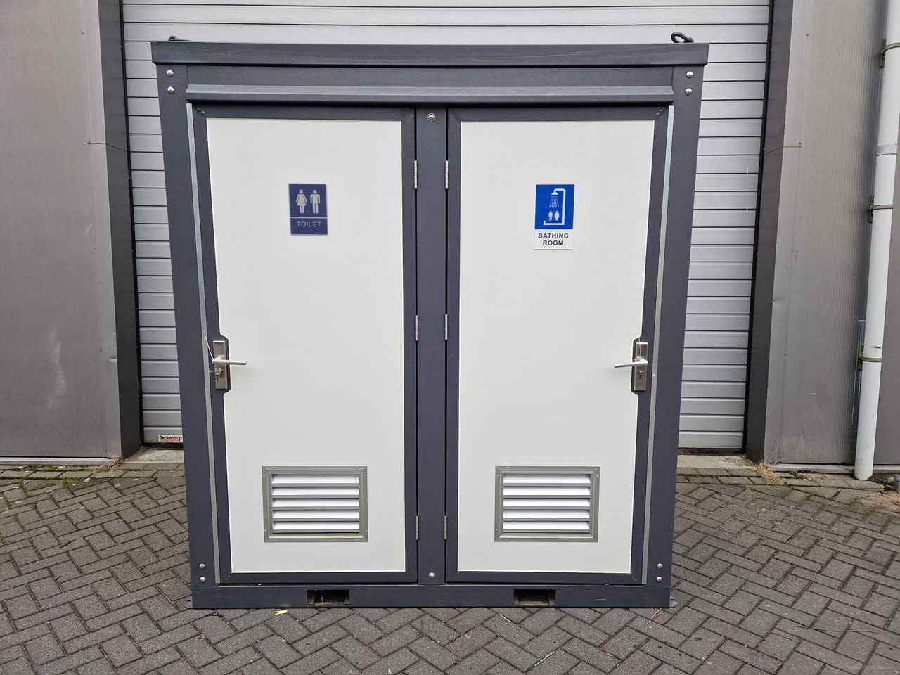 Greenland Douche/toilet unit - Construction container: picture 1 Greenland Douche/toilet unit - Construction container: picture 1