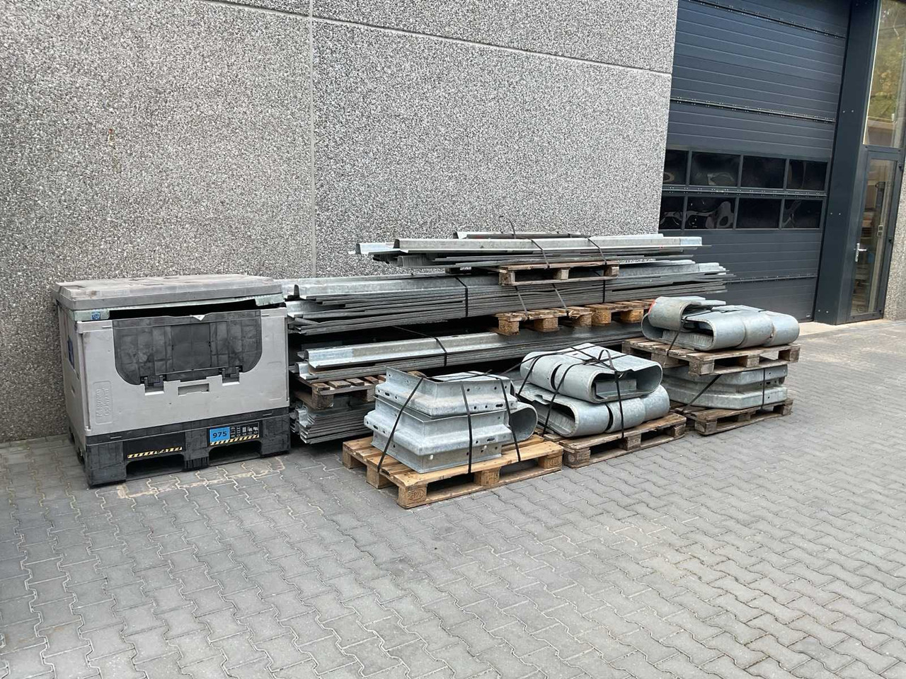 Guardrail - Construction equipment: picture 2 Guardrail - Construction equipment: picture 2