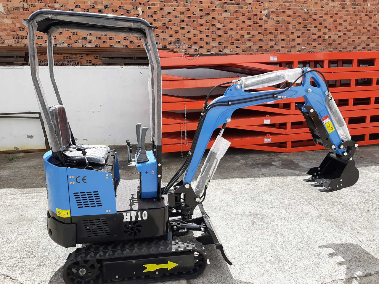 HT 10 - Mini excavator: picture 1 HT 10 - Mini excavator: picture 1