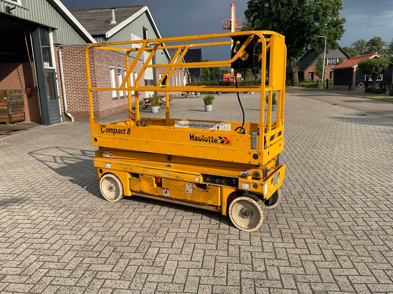 Haulotte Compact 8 - Aerial platform: picture 1 Haulotte Compact 8 - Aerial platform: picture 1