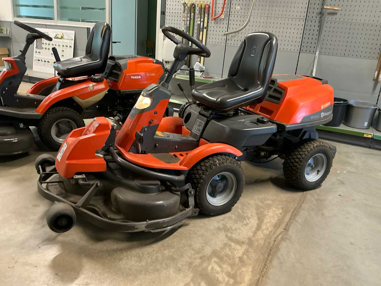Husqvarna R15V2 - Garden mower: picture 2 Husqvarna R15V2 - Garden mower: picture 2