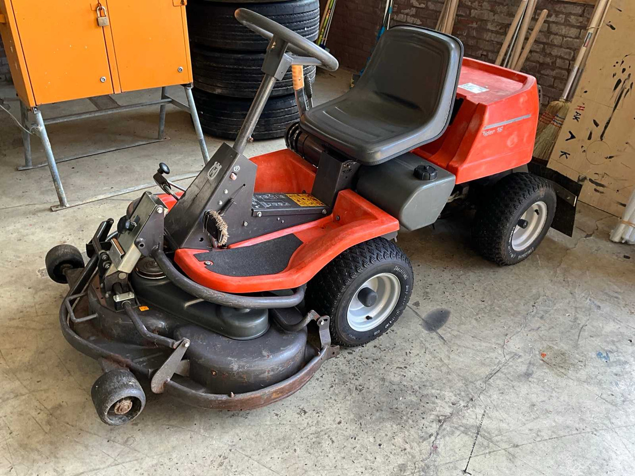 Husqvarna Rider 16 - Garden mower: picture 1 Husqvarna Rider 16 - Garden mower: picture 1