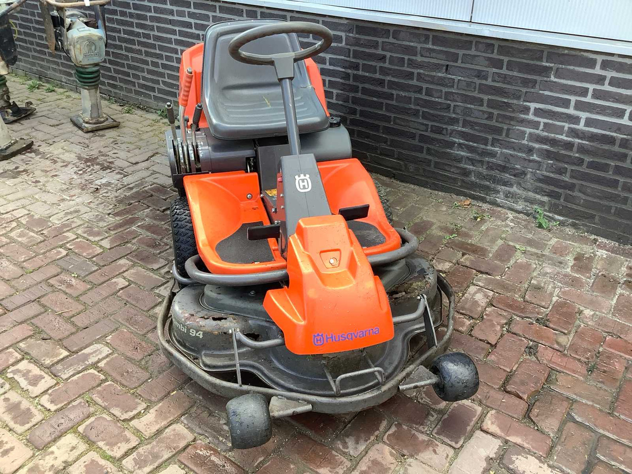 Husqvarna Rider11C - Garden mower: picture 2 Husqvarna Rider11C - Garden mower: picture 2
