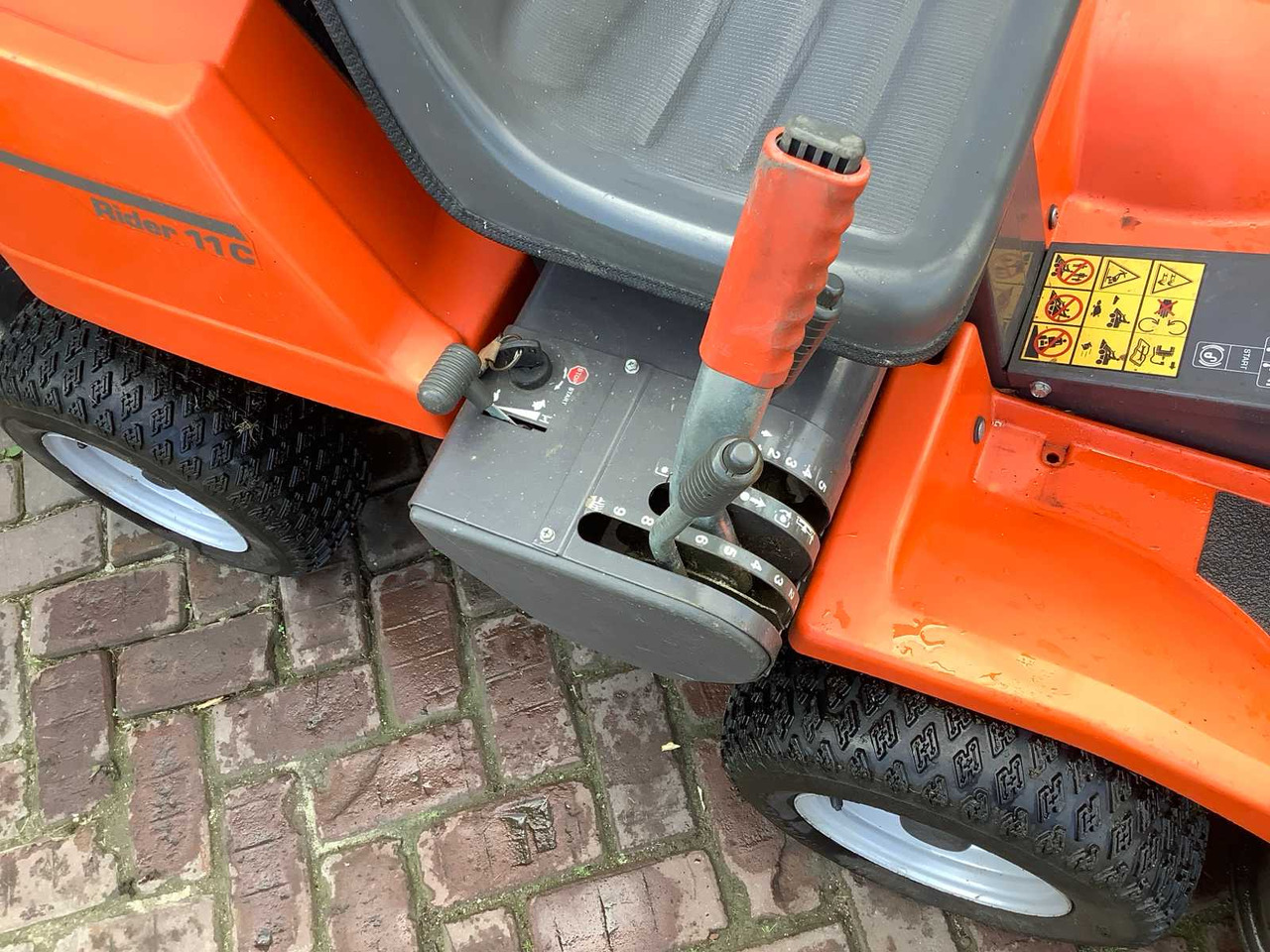 Husqvarna Rider11C - Garden mower: picture 5 Husqvarna Rider11C - Garden mower: picture 5