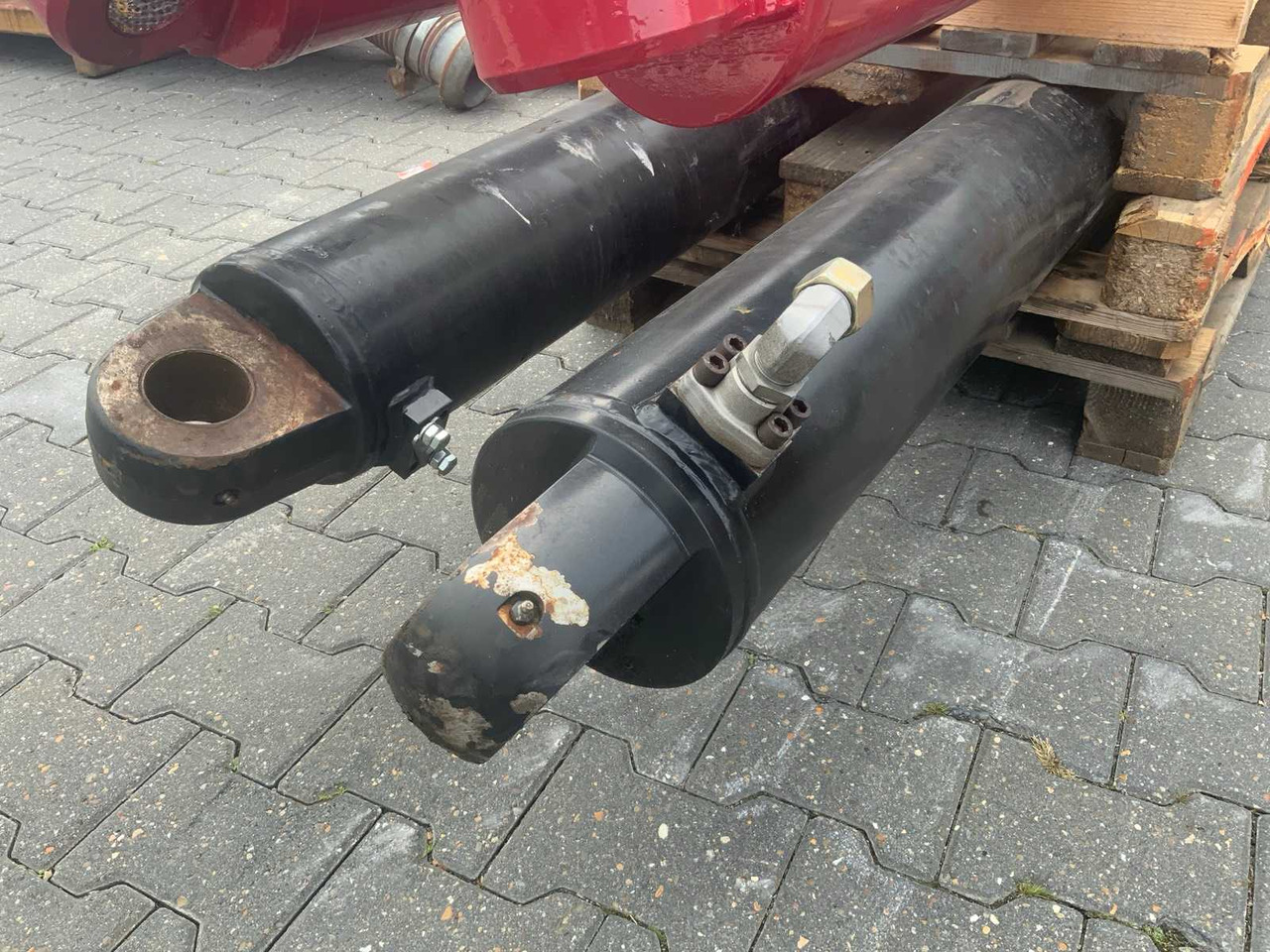 Hydraulic cylinder (2x) - Fertilizing equipment: picture 3 Hydraulic cylinder (2x) - Fertilizing equipment: picture 3