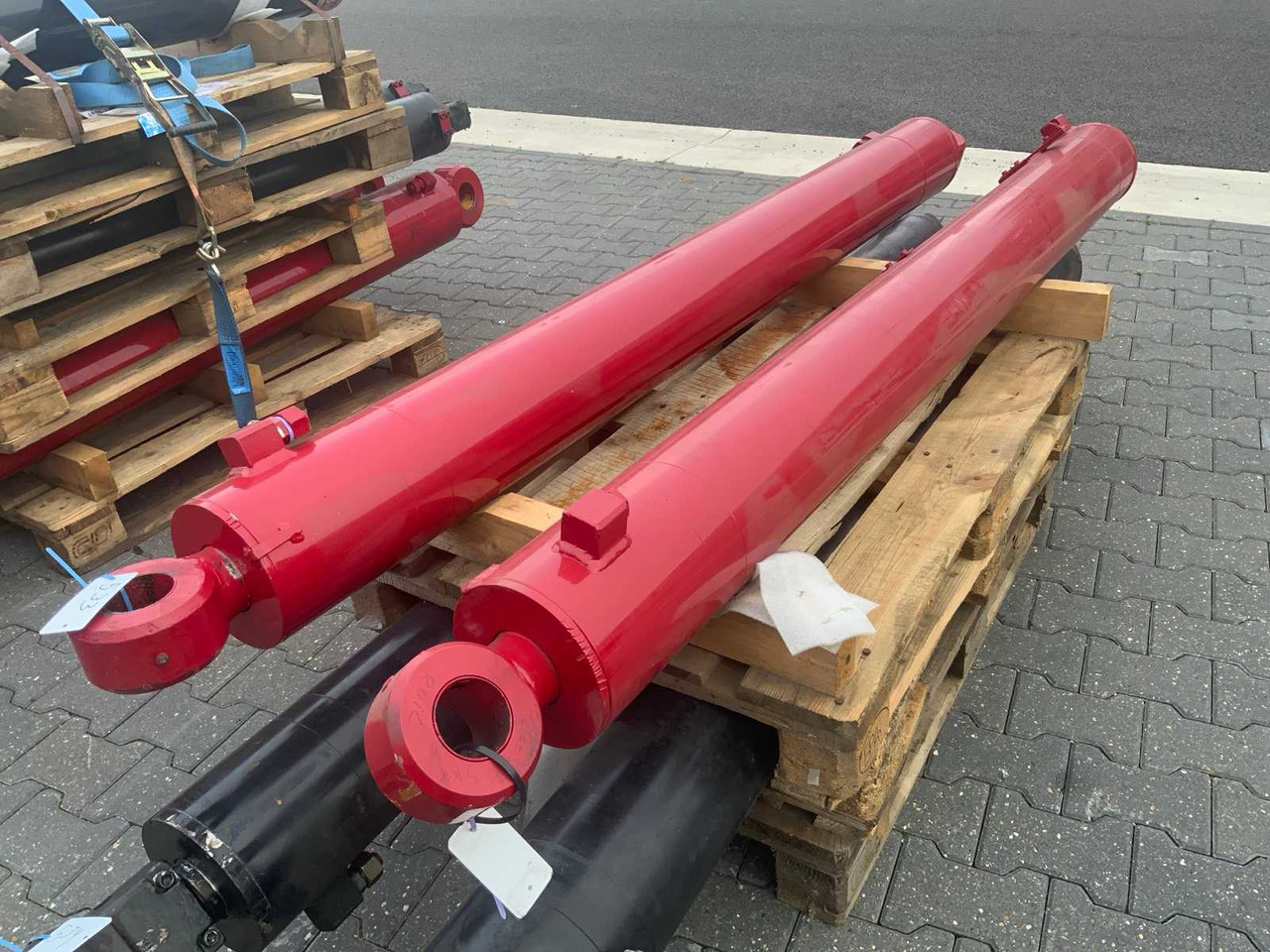 Hydraulic cylinder (2x) - Fertilizing equipment: picture 3 Hydraulic cylinder (2x) - Fertilizing equipment: picture 3