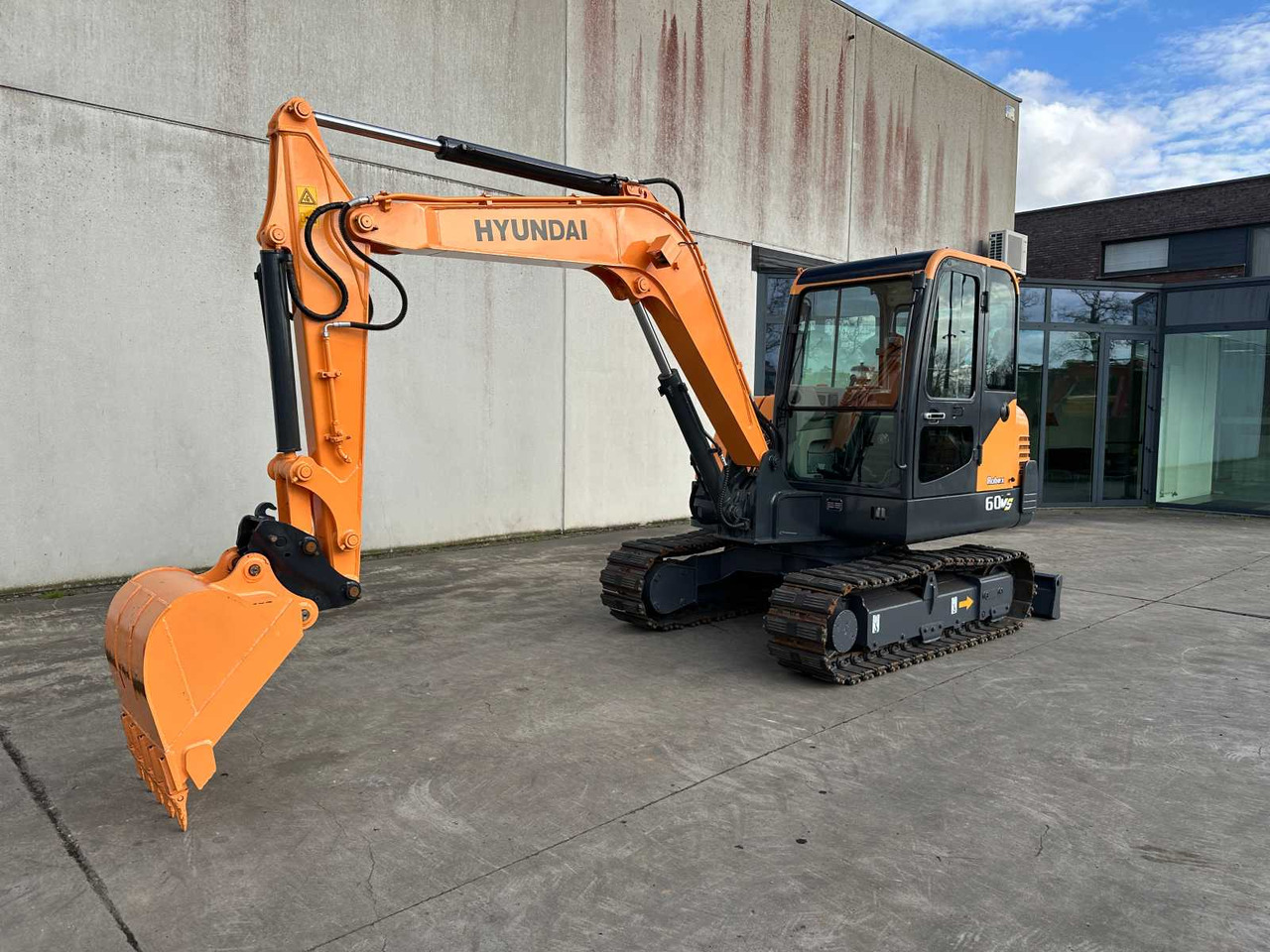 Hyundai R60VS - Crawler excavator: picture 1 Hyundai R60VS - Crawler excavator: picture 1