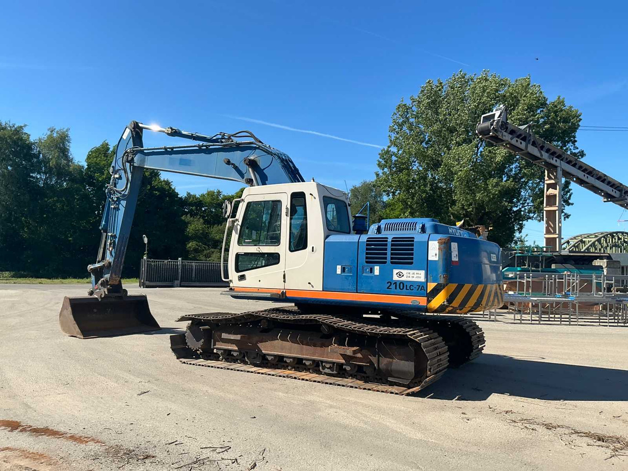 Hyundai Robex 210LC-74 - Crawler excavator: picture 5 Hyundai Robex 210LC-74 - Crawler excavator: picture 5