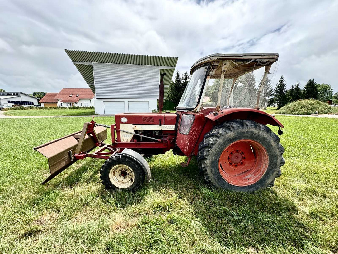 IHC 553 S Turbo - Farm tractor: picture 2 IHC 553 S Turbo - Farm tractor: picture 2