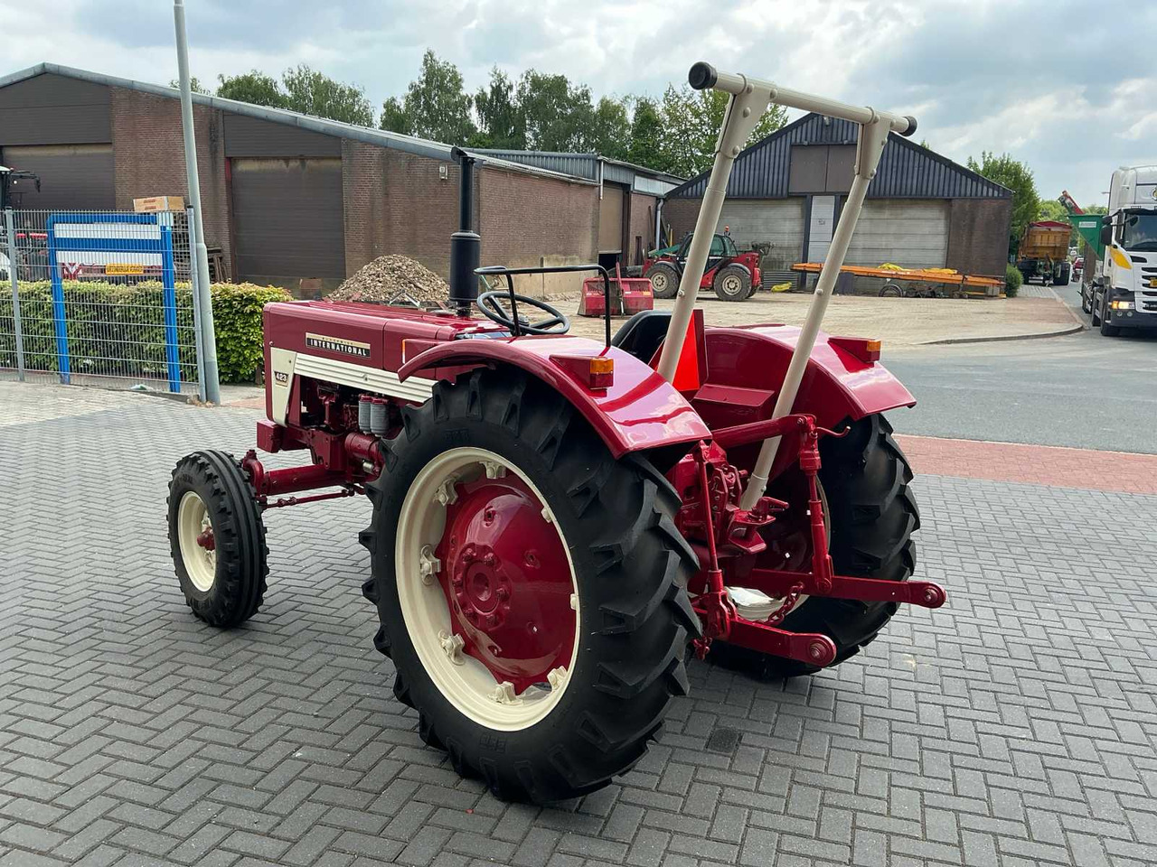 International 423 - Farm tractor: picture 5 International 423 - Farm tractor: picture 5