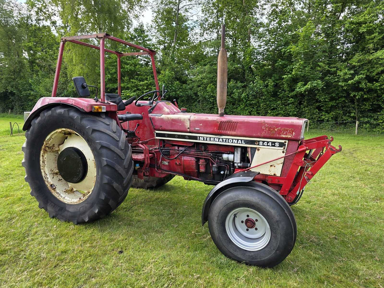 International 844-S - Farm tractor: picture 5 International 844-S - Farm tractor: picture 5