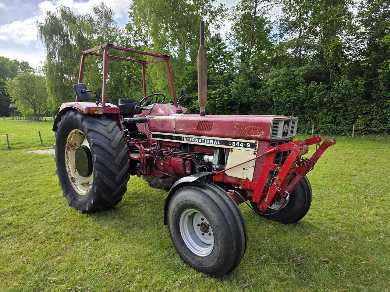 International 844-S - Farm tractor: picture 4 International 844-S - Farm tractor: picture 4