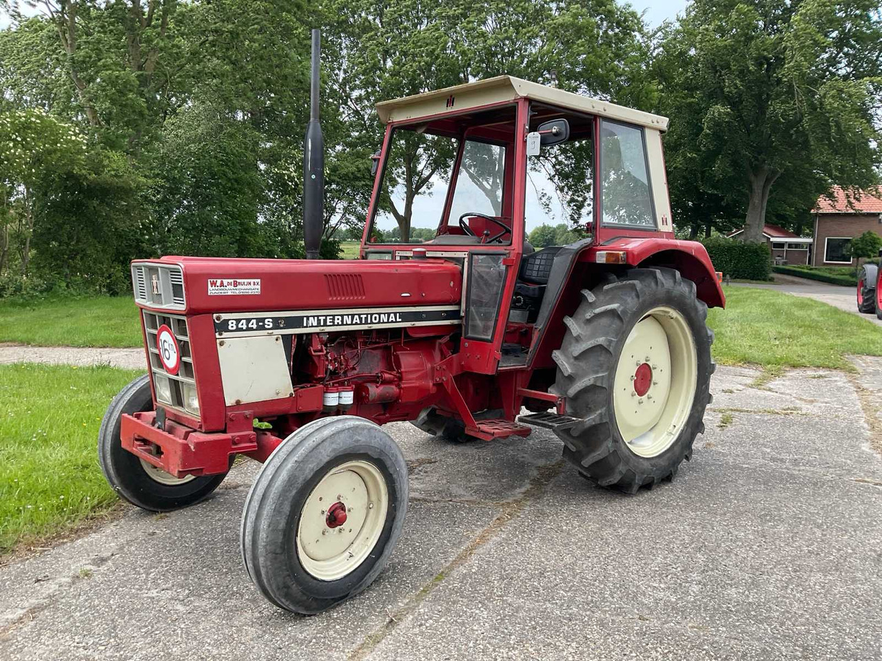 International 844-S - Farm tractor: picture 1 International 844-S - Farm tractor: picture 1