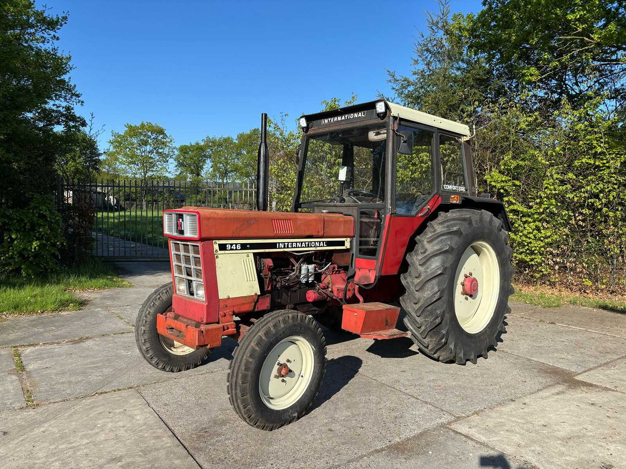 International harvester 946S - Farm tractor: picture 1 International harvester 946S - Farm tractor: picture 1