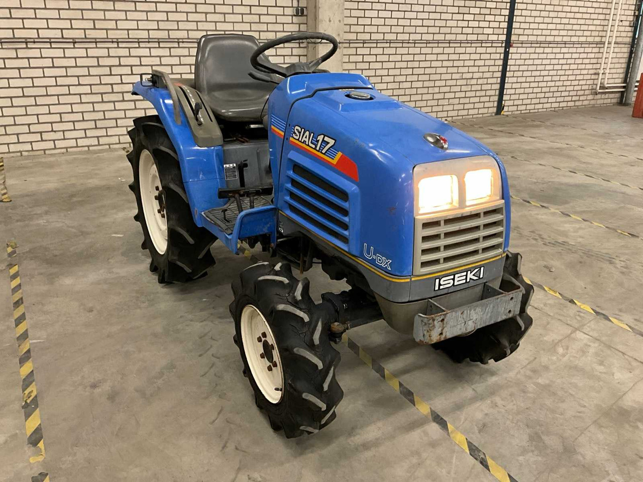Iseki Sail 17 U-dx - Compact tractor: picture 3 Iseki Sail 17 U-dx - Compact tractor: picture 3