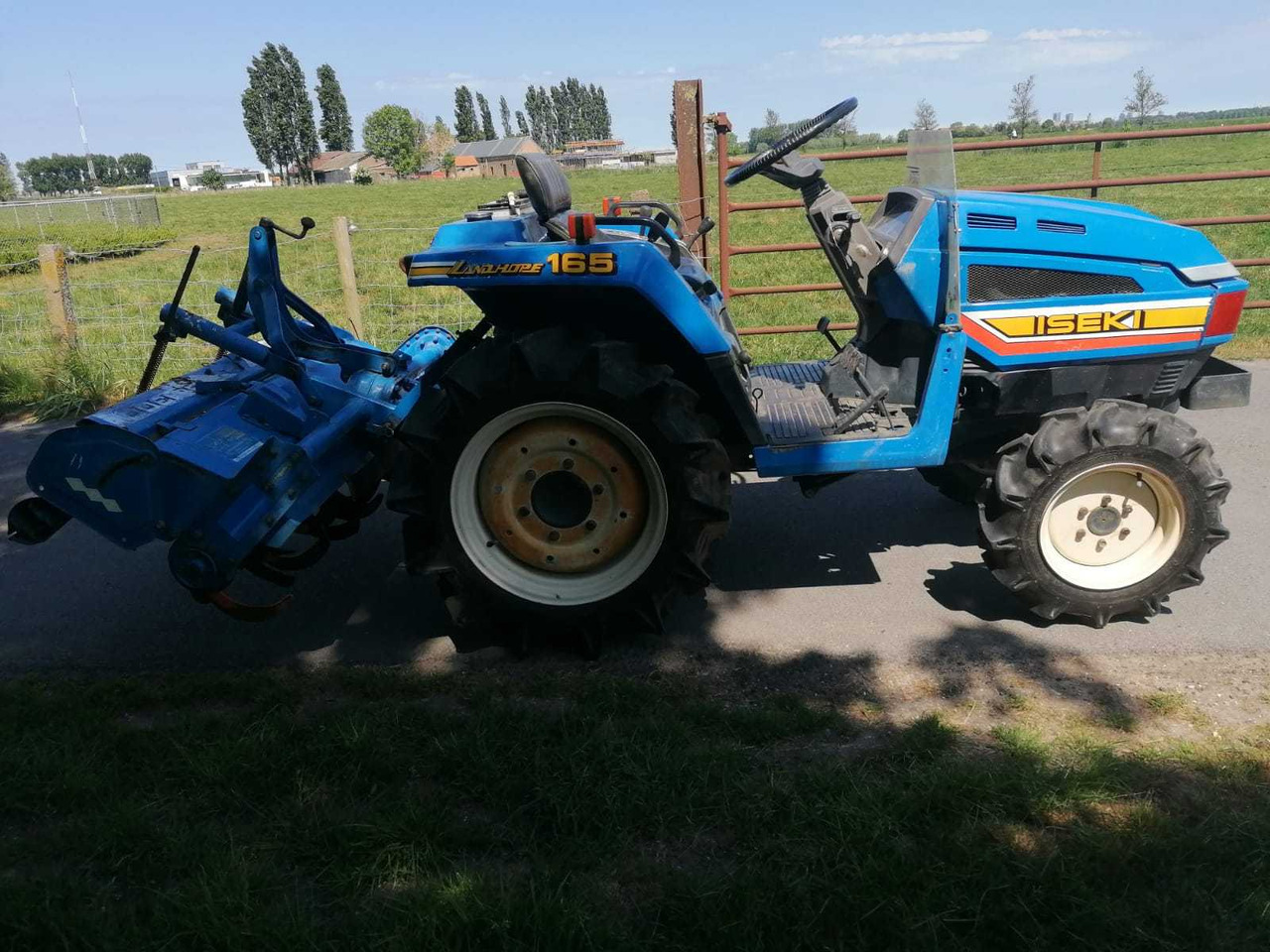 Iseki TU165F - Compact tractor: picture 3 Iseki TU165F - Compact tractor: picture 3