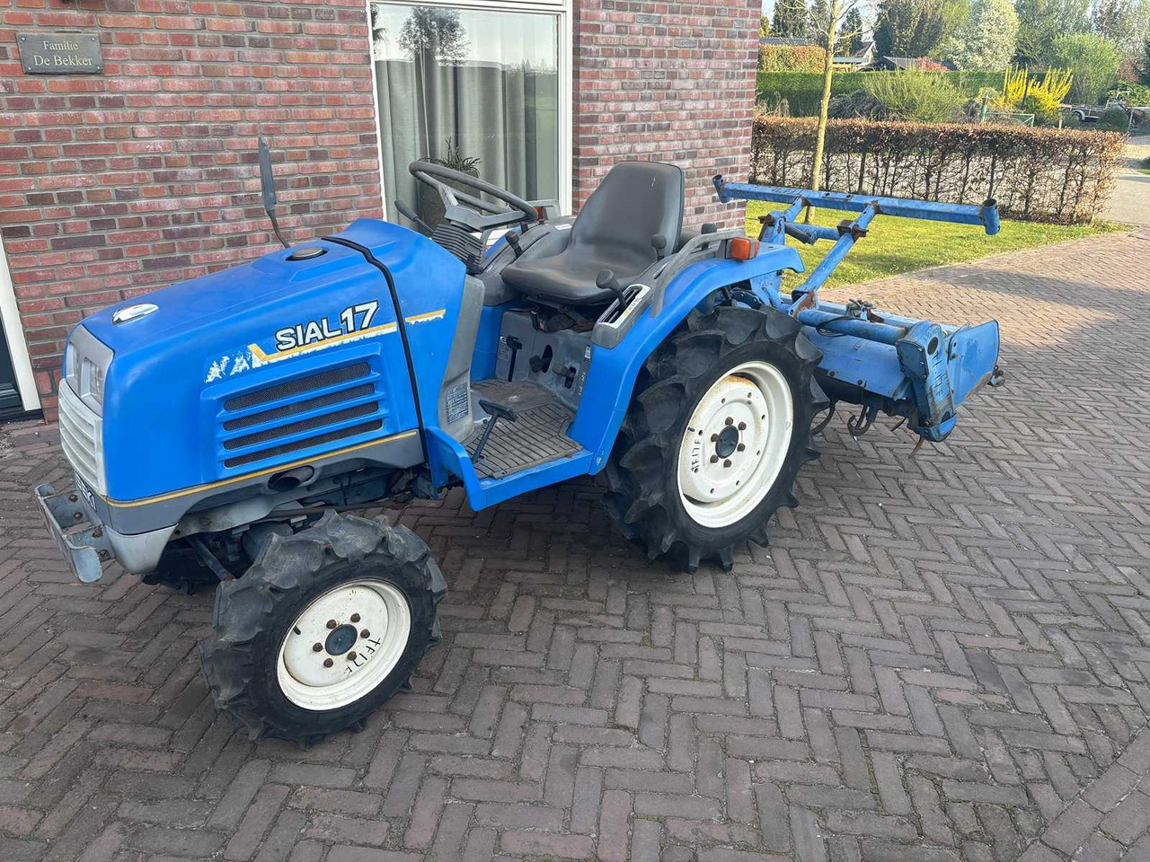 Iseki Trekker - Compact tractor: picture 1 Iseki Trekker - Compact tractor: picture 1