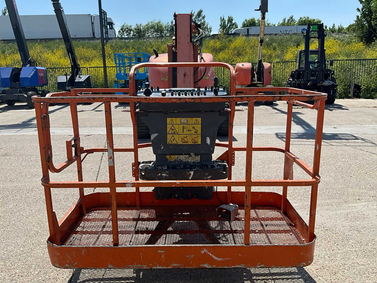 JLG 800AJ - Aerial platform: picture 2 JLG 800AJ - Aerial platform: picture 2