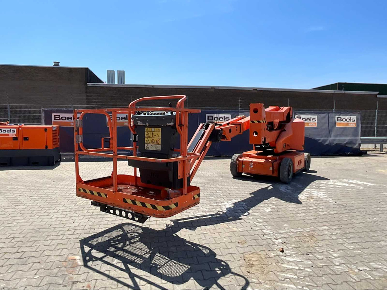 JLG E400AJPN narrow - Aerial platform: picture 3 JLG E400AJPN narrow - Aerial platform: picture 3
