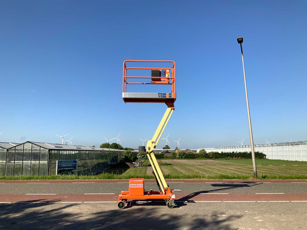 JLG Power Tower - Aerial platform: picture 1 JLG Power Tower - Aerial platform: picture 1