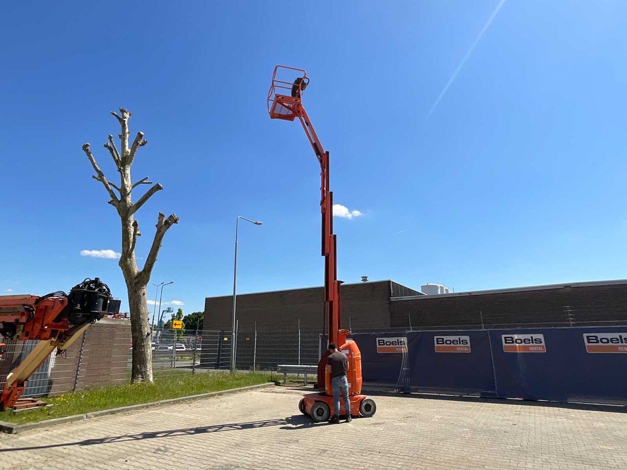 JLG Toucan 10E - Aerial platform: picture 1 JLG Toucan 10E - Aerial platform: picture 1