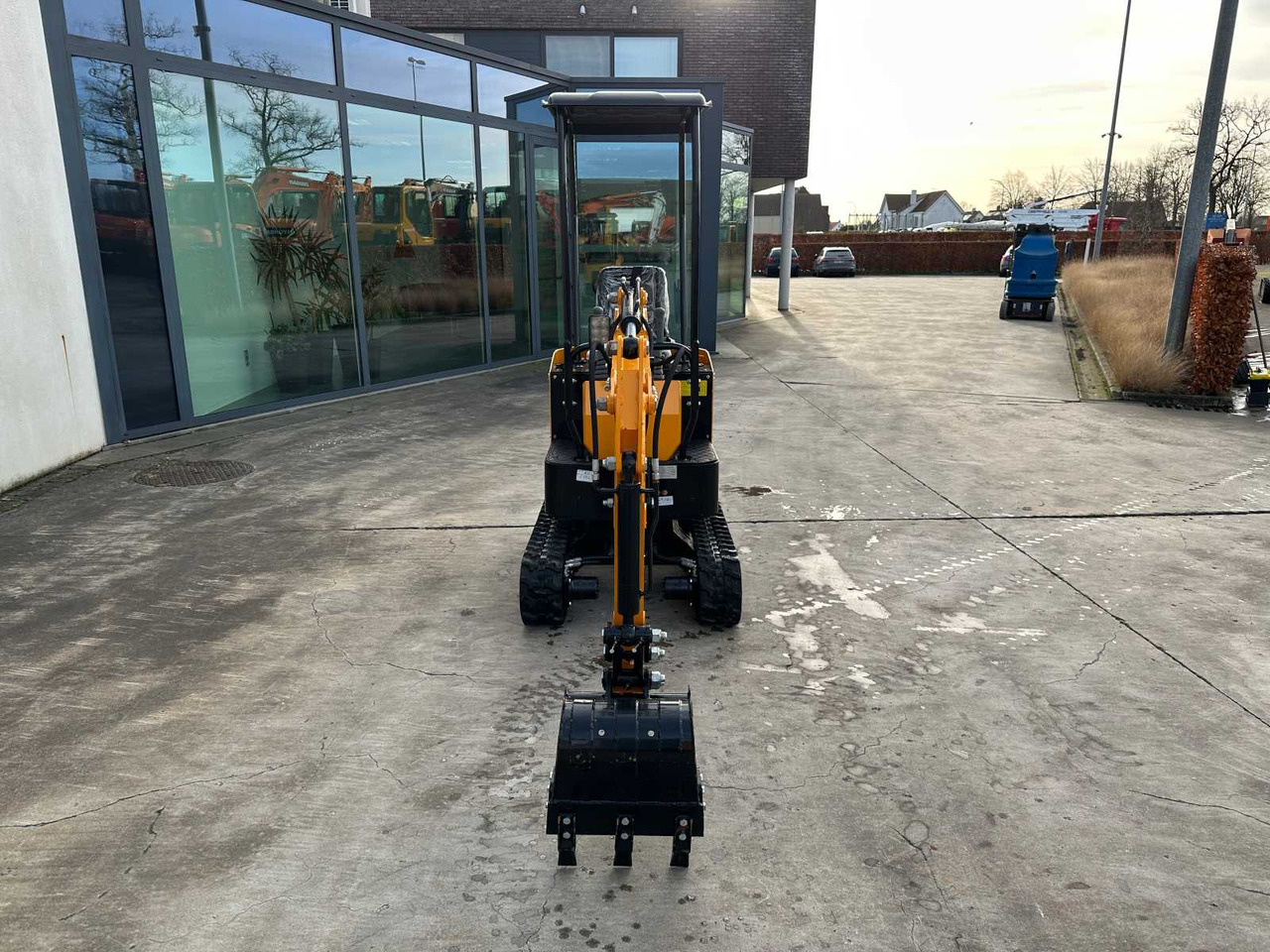 JPC HT12 - Mini excavator: picture 2 JPC HT12 - Mini excavator: picture 2