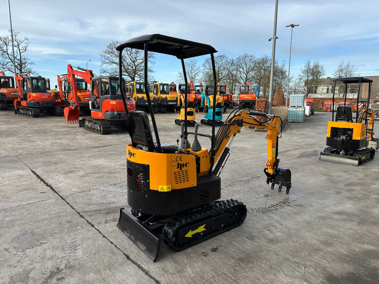 JPC HT12 - Mini excavator: picture 4 JPC HT12 - Mini excavator: picture 4