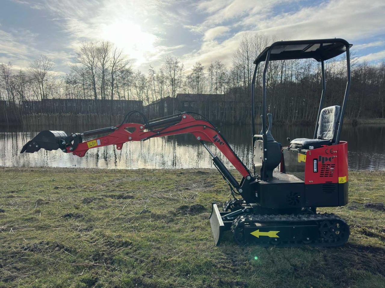 JPC HT12 - Mini excavator: picture 3 JPC HT12 - Mini excavator: picture 3