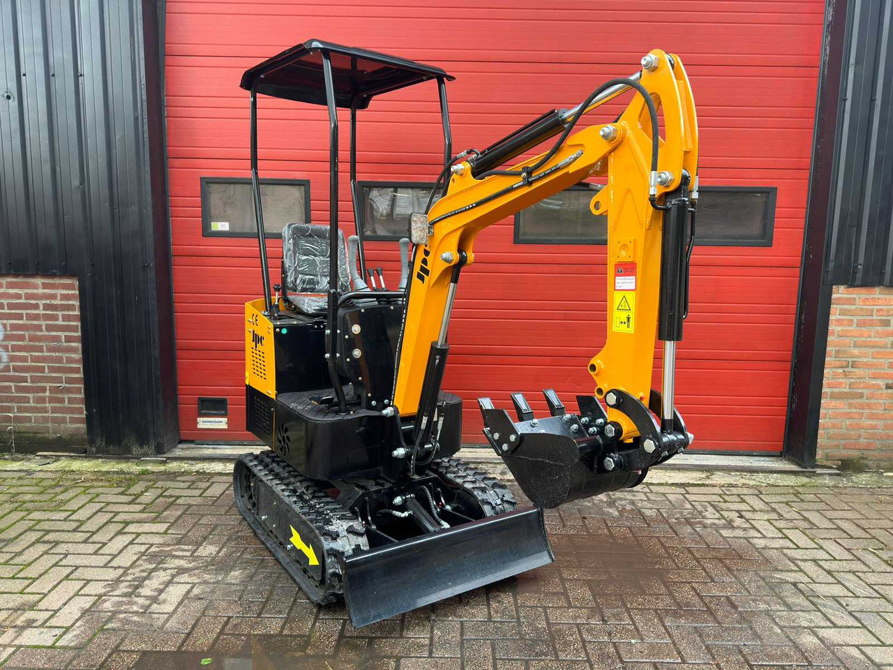 JPC HT12 - Mini excavator: picture 2 JPC HT12 - Mini excavator: picture 2