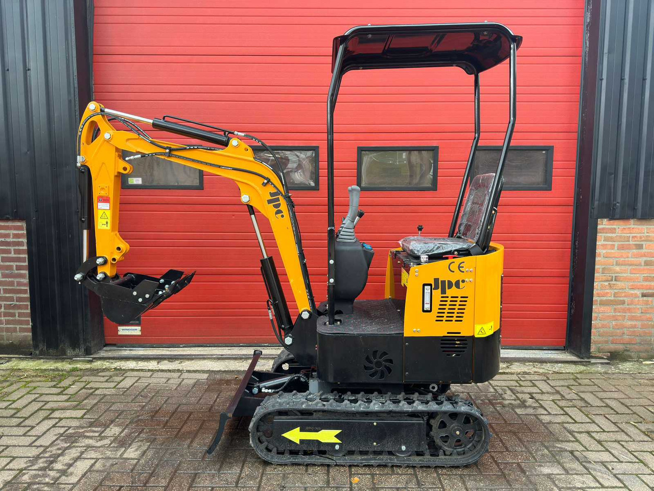 JPC HT12 - Mini excavator: picture 4 JPC HT12 - Mini excavator: picture 4