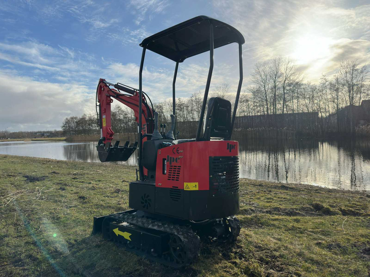 JPC HT12 - Mini excavator: picture 4 JPC HT12 - Mini excavator: picture 4