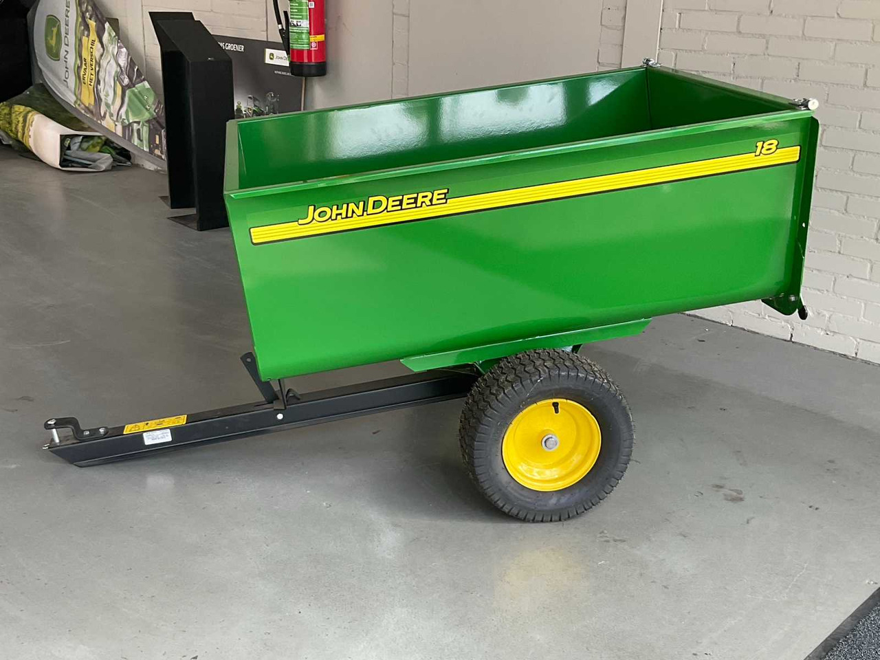 John Deere 18 - Farm tipping trailer/ Dumper: picture 2 John Deere 18 - Farm tipping trailer/ Dumper: picture 2