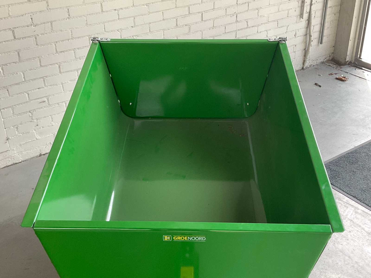 John Deere 18 - Farm tipping trailer/ Dumper: picture 4 John Deere 18 - Farm tipping trailer/ Dumper: picture 4