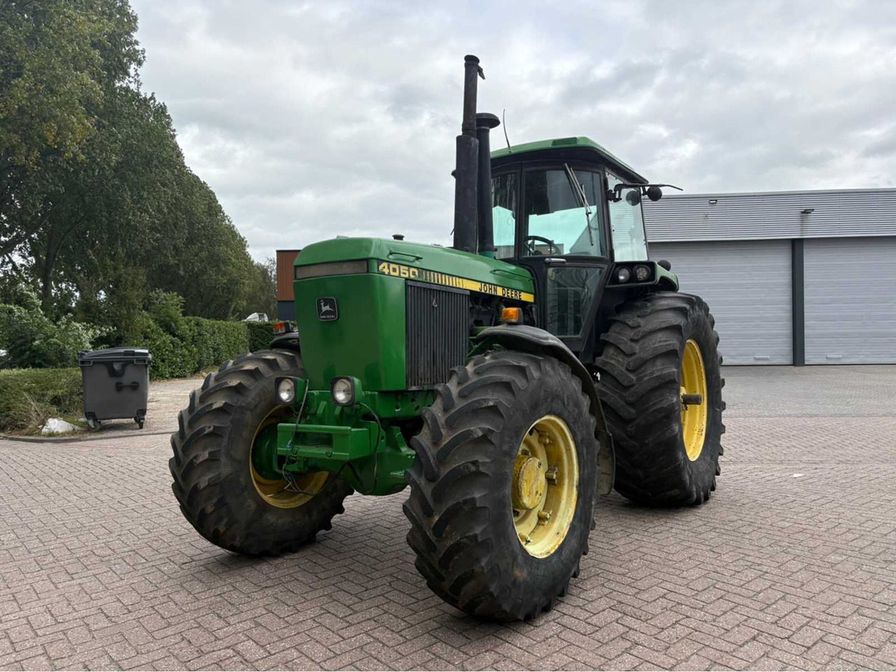 John Deere 4050 - Farm tractor: picture 1 John Deere 4050 - Farm tractor: picture 1