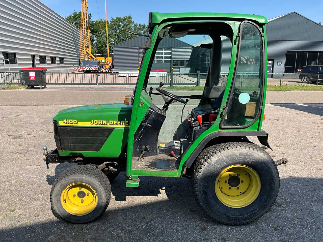 John Deere 4100 - Compact tractor: picture 4 John Deere 4100 - Compact tractor: picture 4