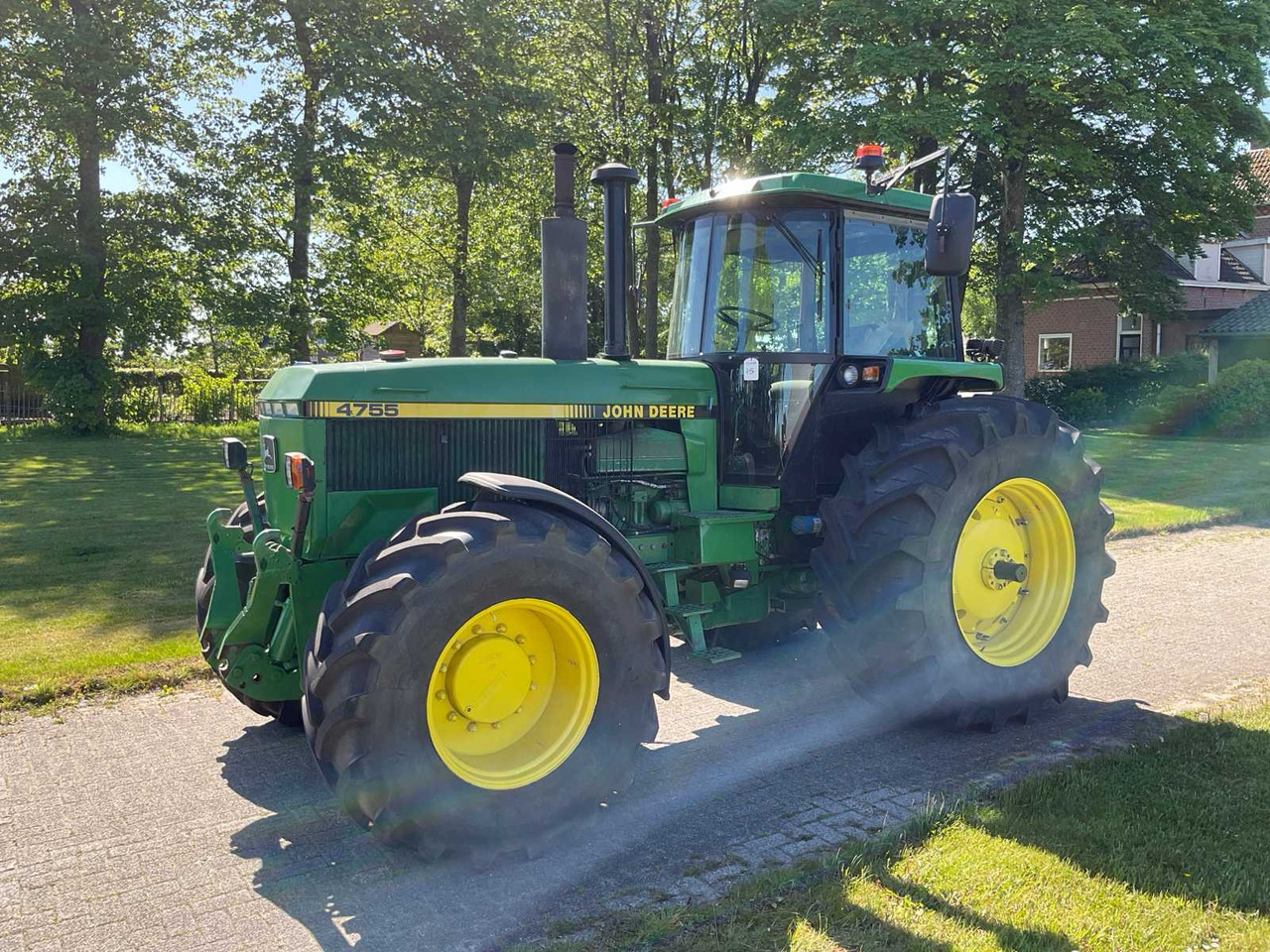 John Deere 4755 - Farm tractor: picture 2 John Deere 4755 - Farm tractor: picture 2