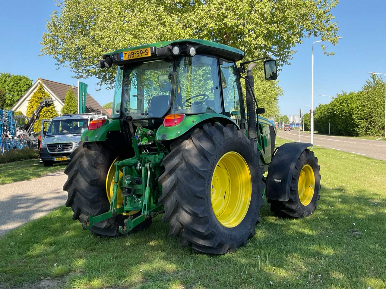 John Deere 5100M - Farm tractor: picture 4 John Deere 5100M - Farm tractor: picture 4