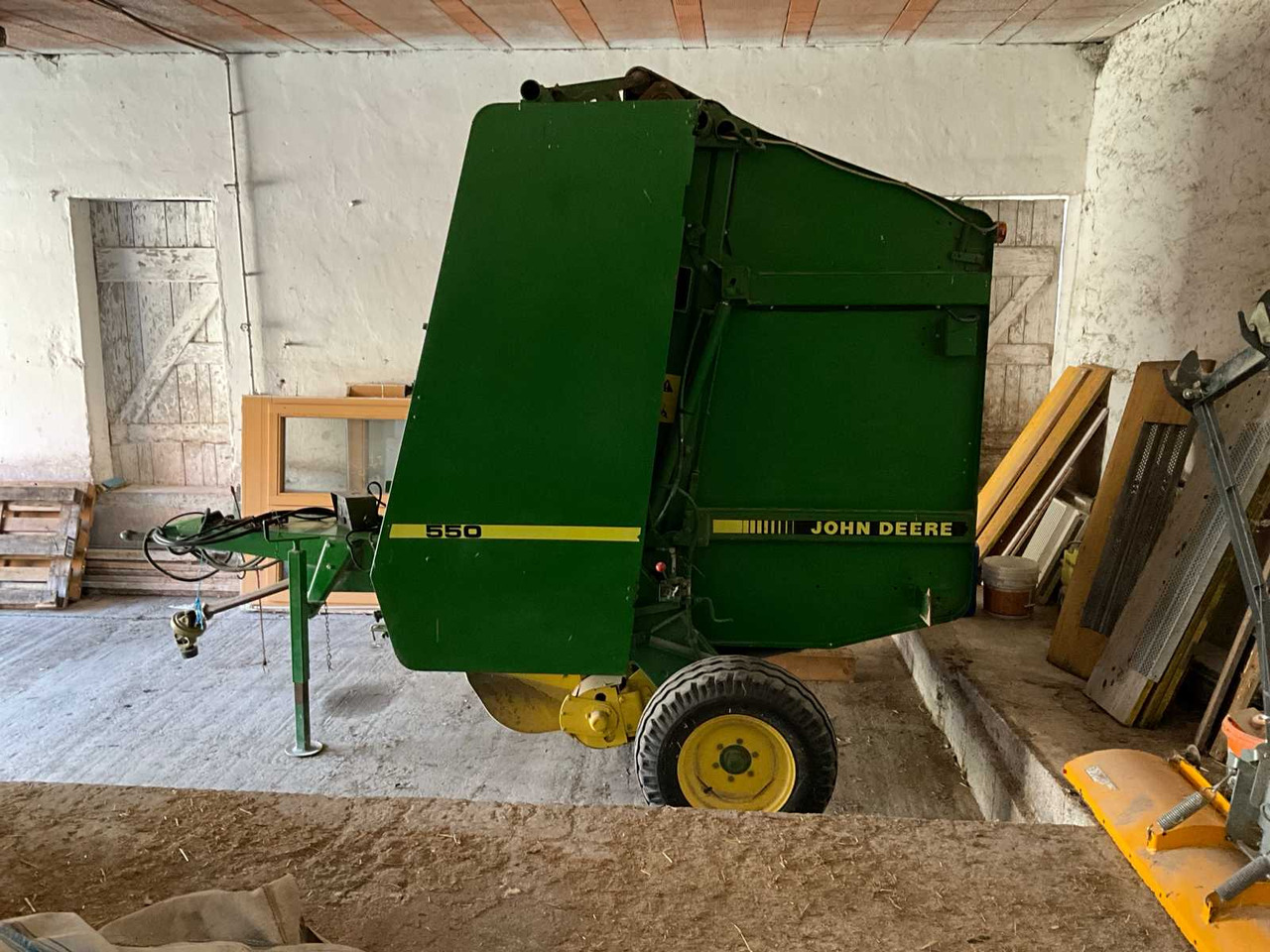 John Deere 550 - Round baler: picture 1 John Deere 550 - Round baler: picture 1