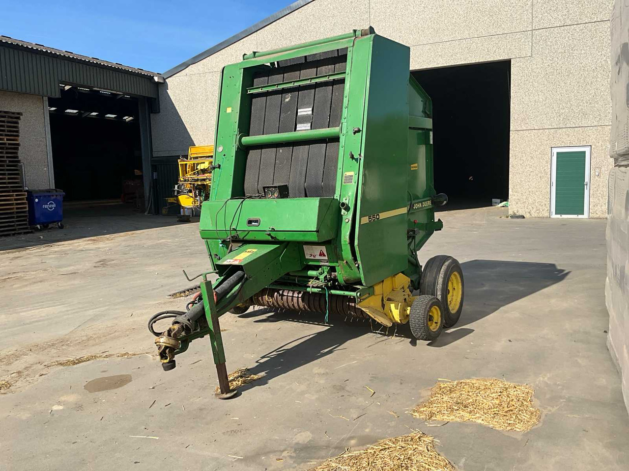 John Deere 550 - Round baler: picture 1 John Deere 550 - Round baler: picture 1